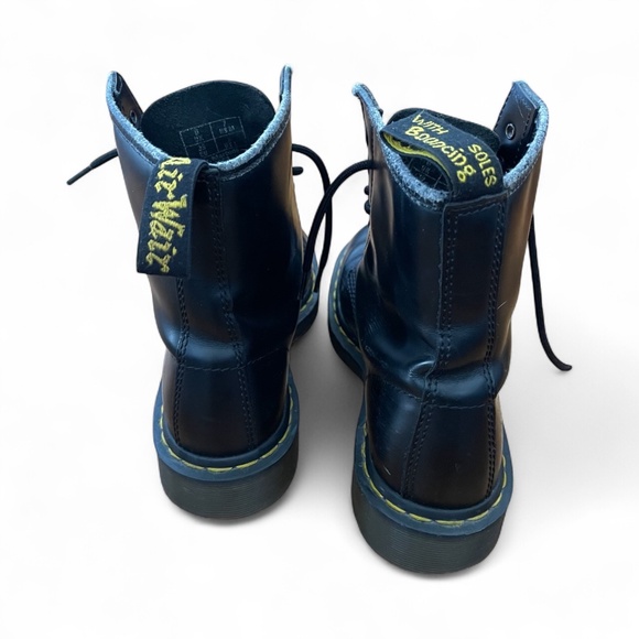 Dr. Martens iconic 1460 Black Leather Combat Boots - The Original - Women's sz 8 - Picture 4 of 9